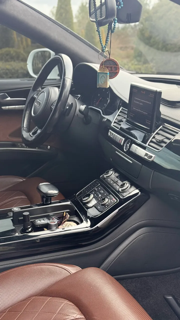 Audi A8 - фото 22