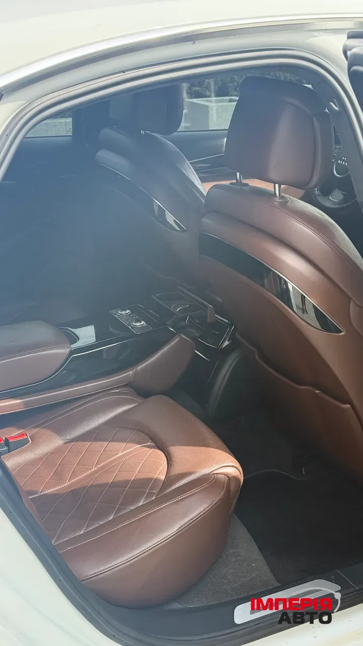Audi A8 - фото 18