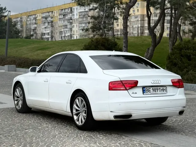 Audi A8 - фото 3