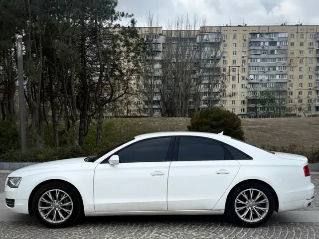 Audi A8 - фото 2