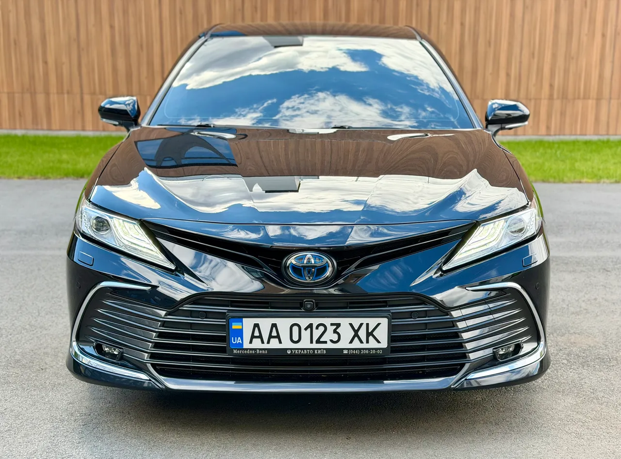 Toyota Camry - фото 2