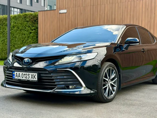 Toyota Camry - фото 4