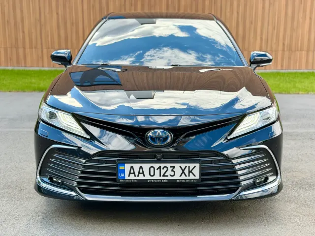 Toyota Camry - фото 2
