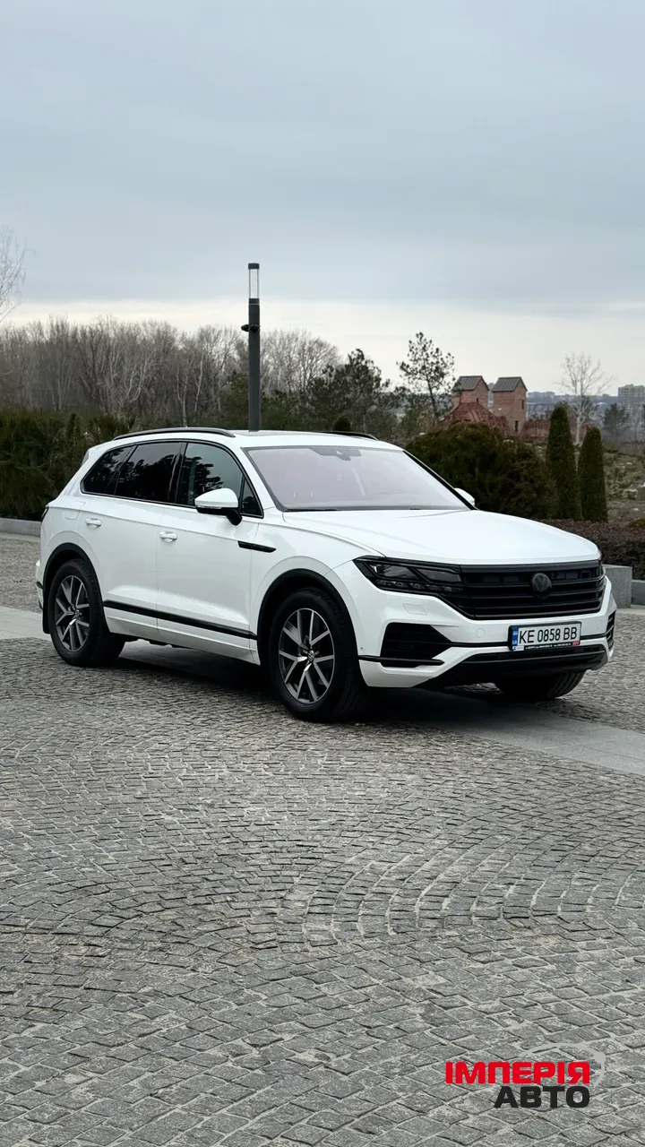 Volkswagen Touareg - фото 1