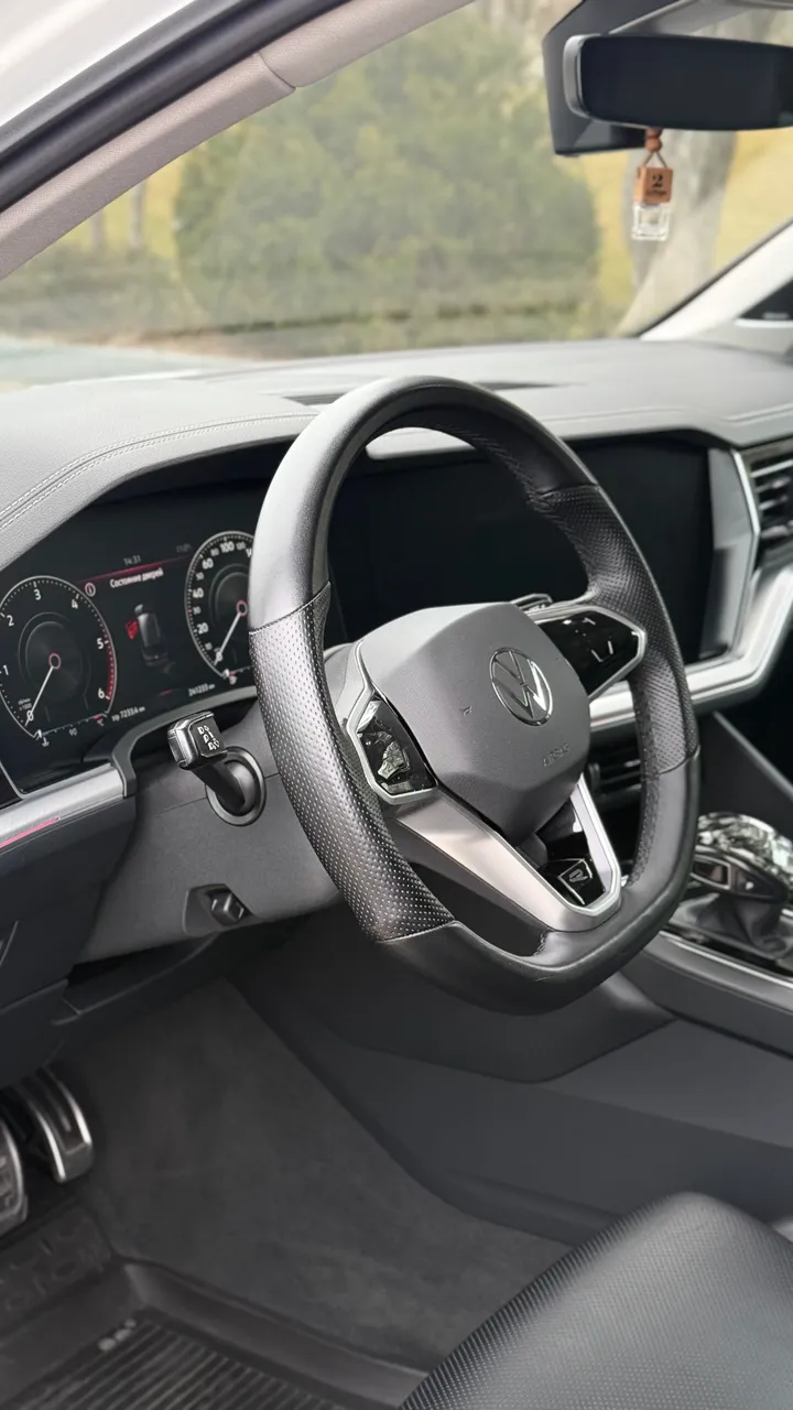 Volkswagen Touareg - фото 12