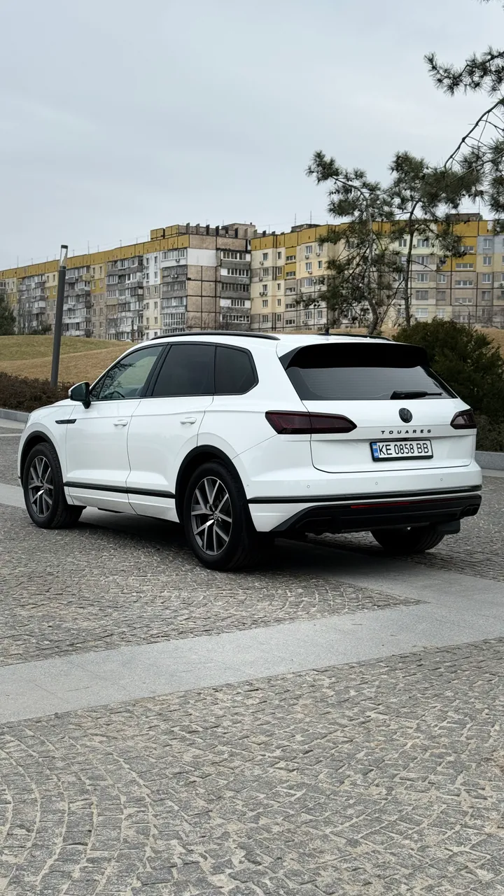Volkswagen Touareg - фото 5