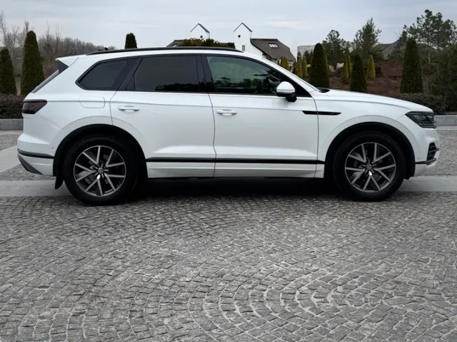 Volkswagen Touareg - фото 2