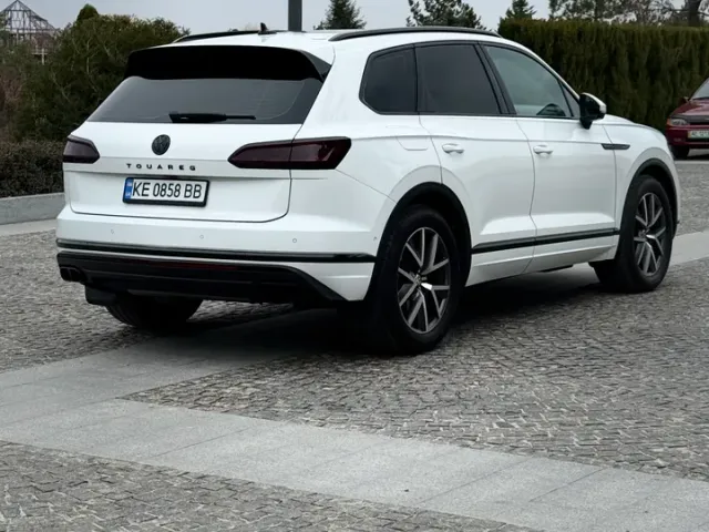 Volkswagen Touareg - фото 3