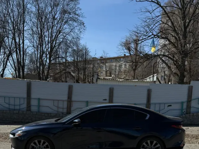 Mazda 3 - фото 3