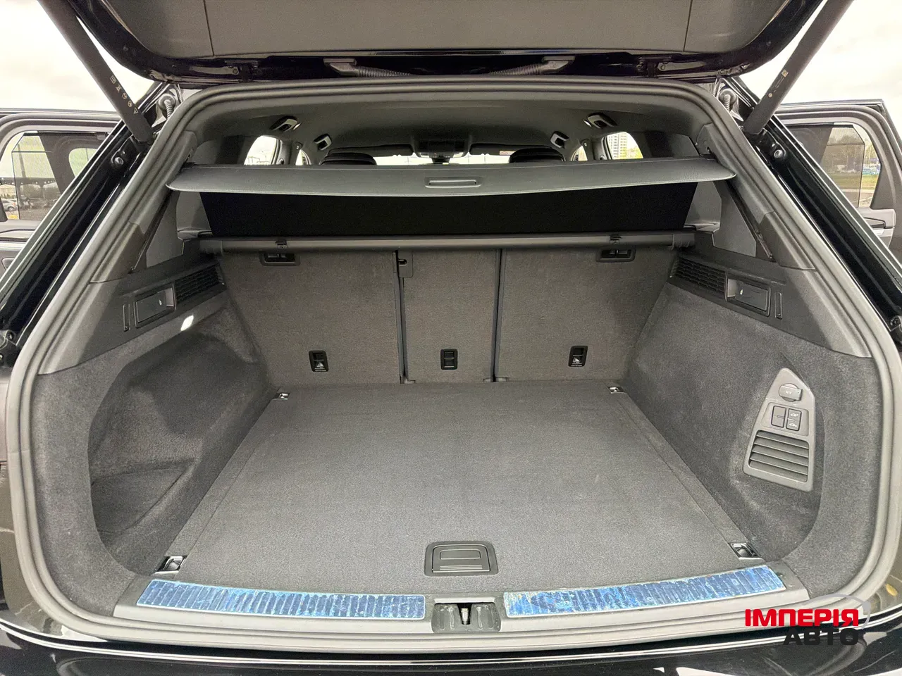 Volkswagen Touareg - фото 25