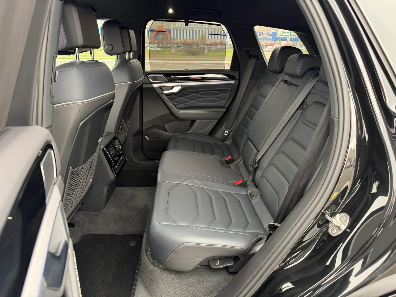 Volkswagen Touareg - фото 17