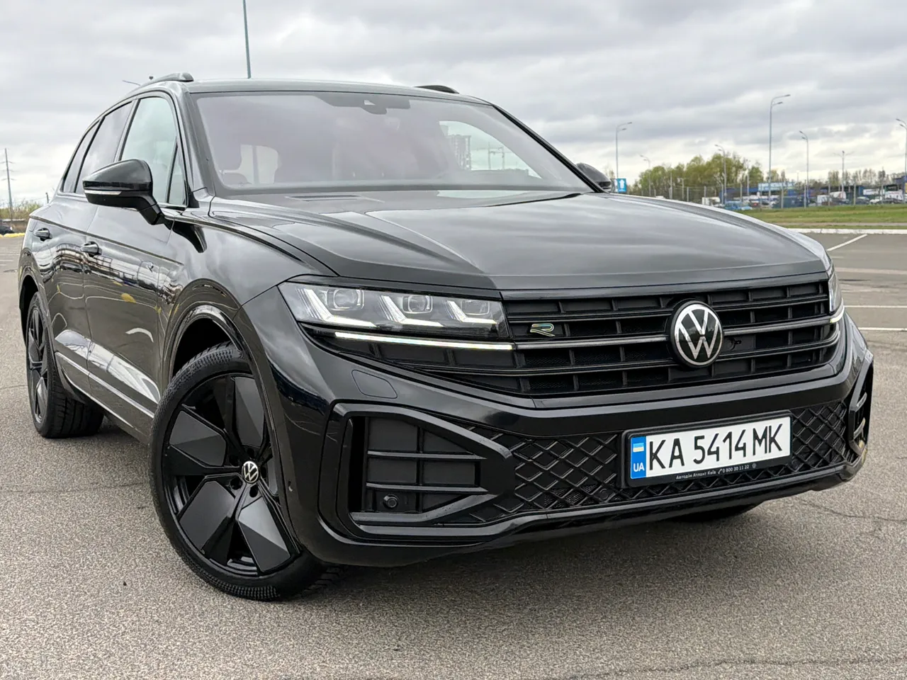 Volkswagen Touareg - фото 1