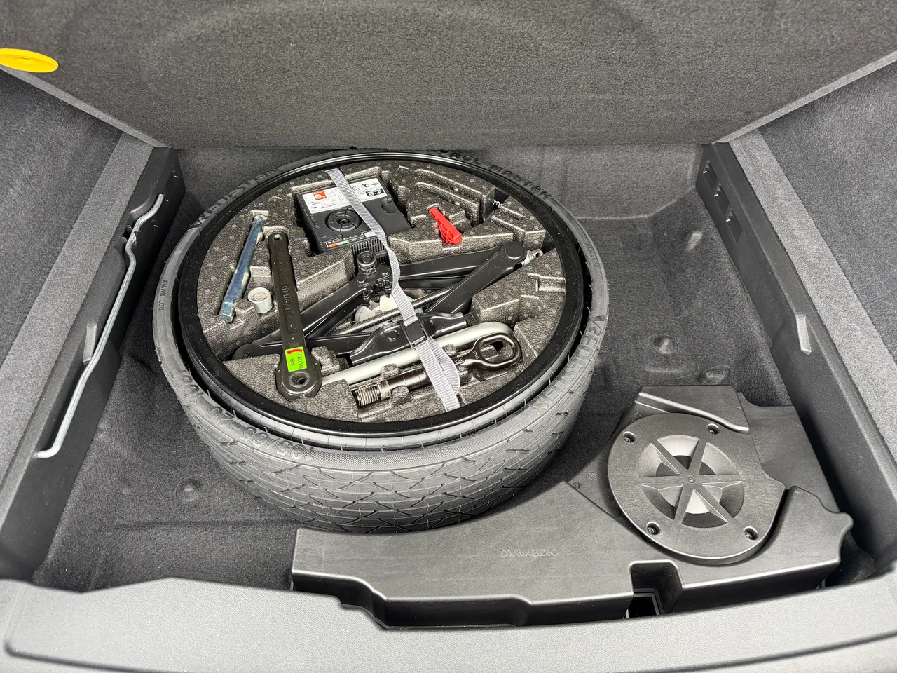 Volkswagen Touareg - фото 27