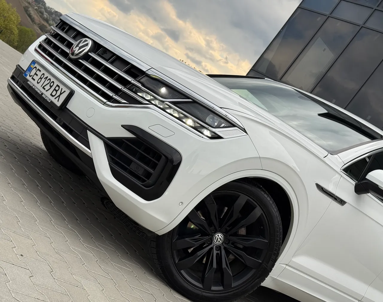 Volkswagen Touareg - фото 9
