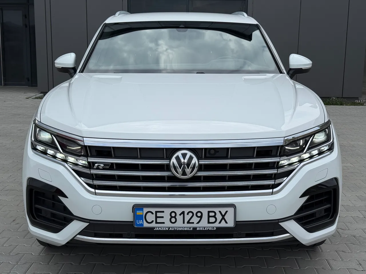 Volkswagen Touareg - фото 7