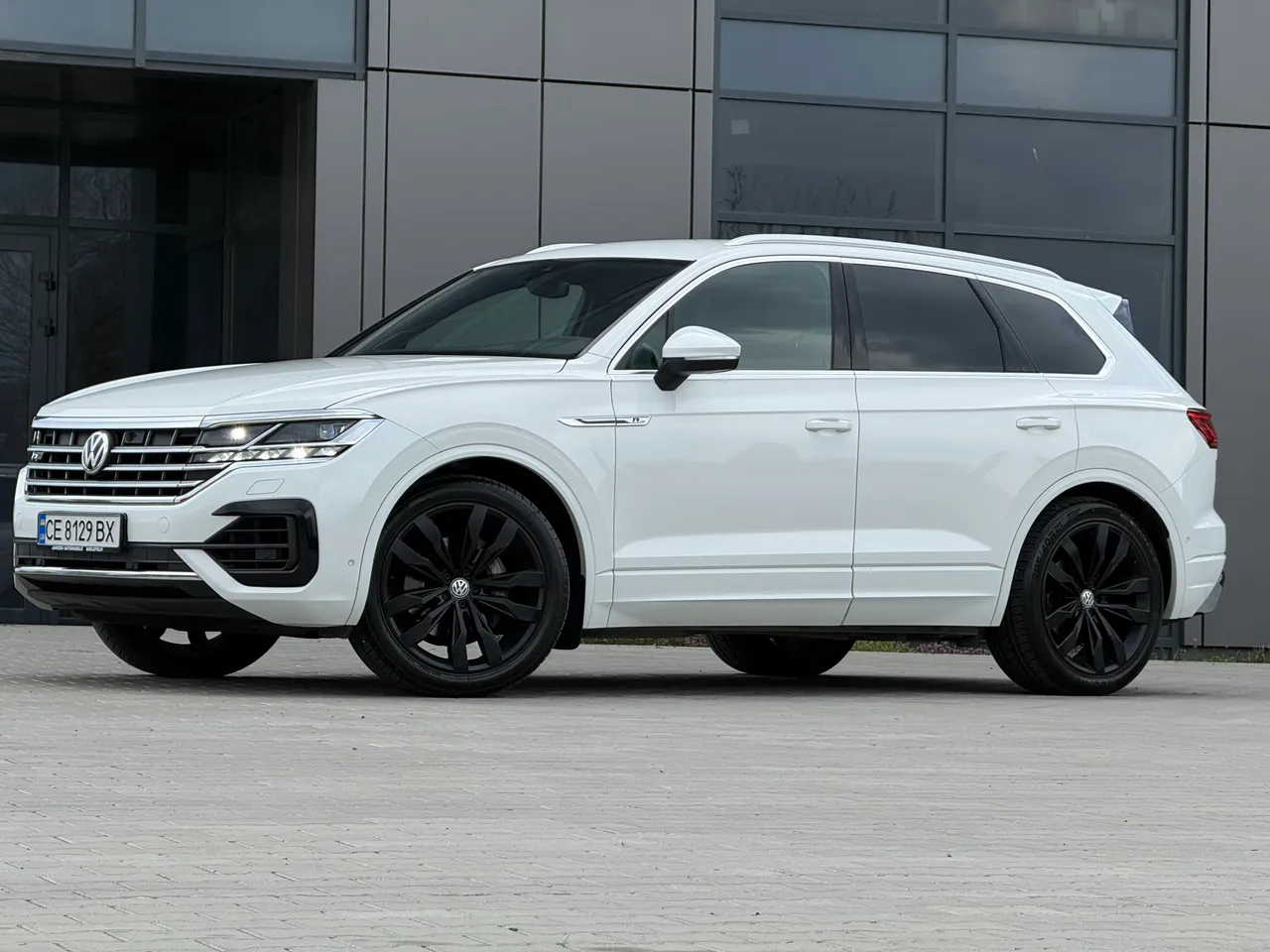 Volkswagen Touareg - фото 3