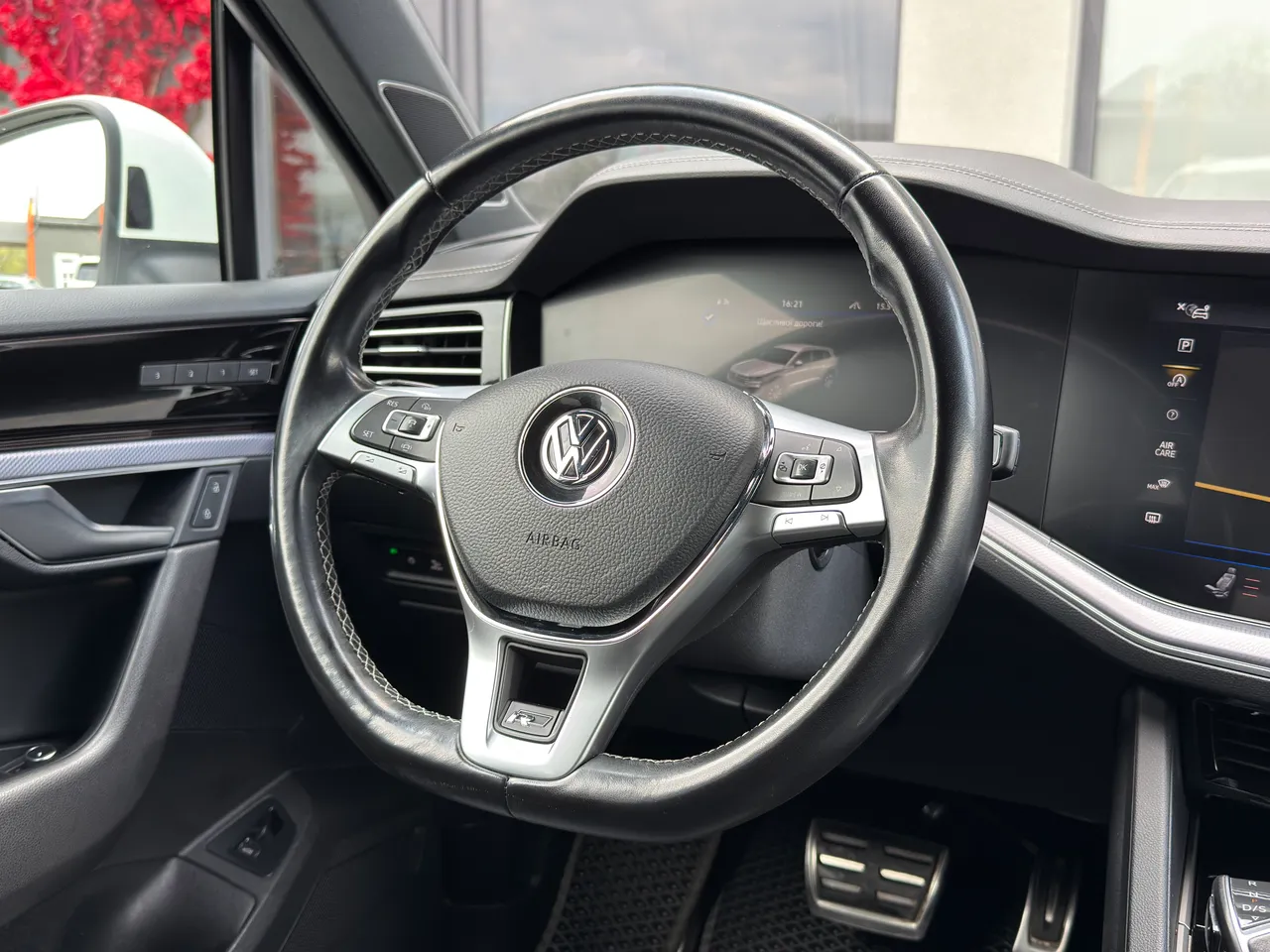 Volkswagen Touareg - фото 20