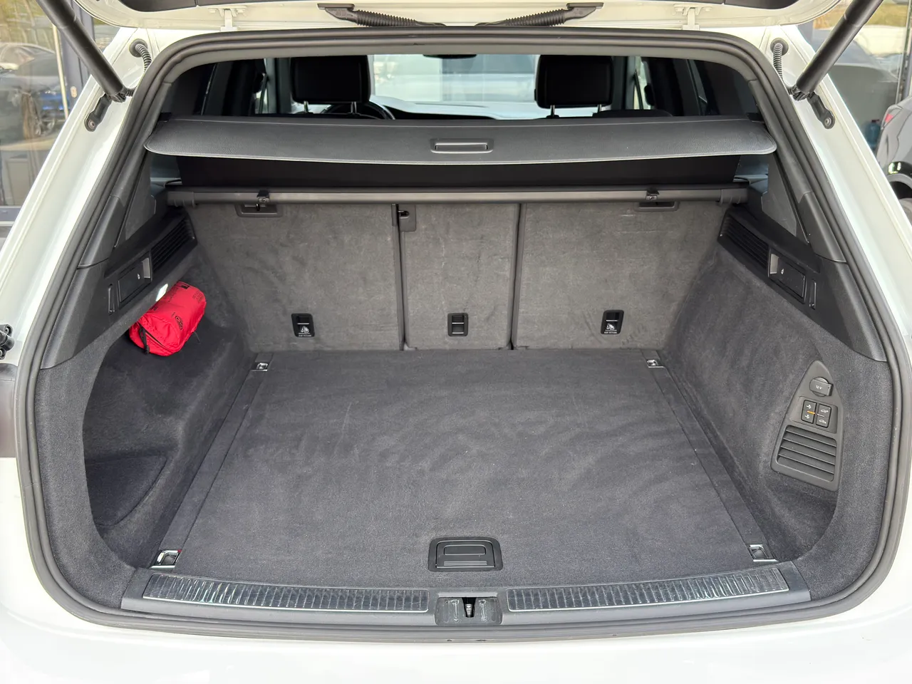Volkswagen Touareg - фото 18