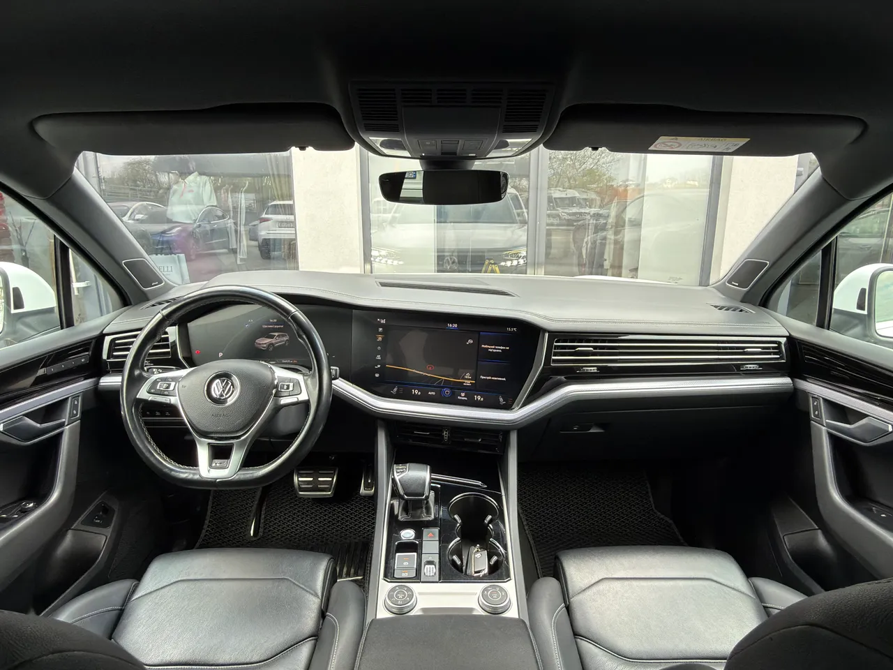 Volkswagen Touareg - фото 15