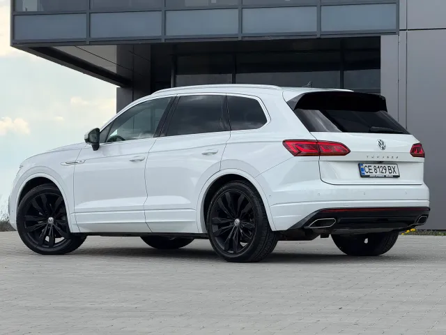 Volkswagen Touareg - фото 2