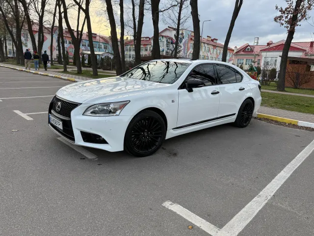 Lexus LS - фото 3