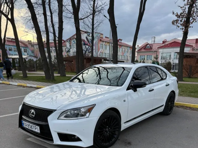 Lexus LS - фото 1