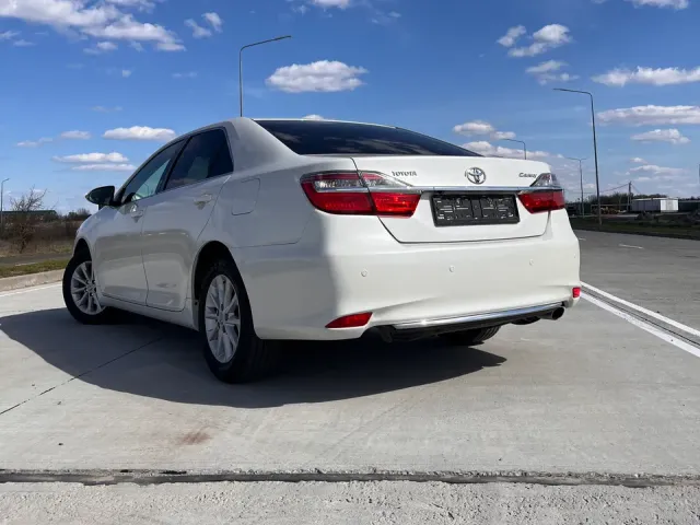 Toyota Camry - фото 4