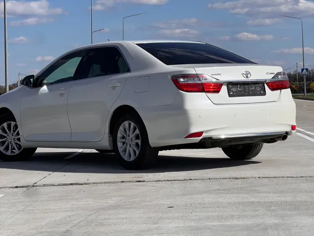 Toyota Camry - фото 5