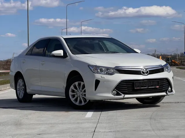 Toyota Camry - фото 3