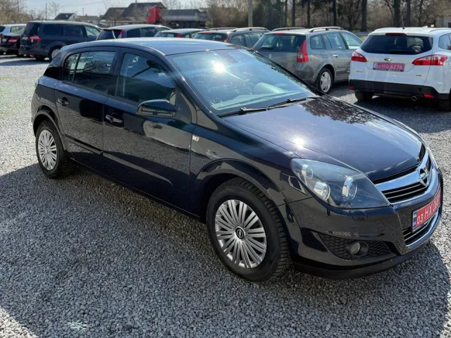 Opel Astra - фото 1