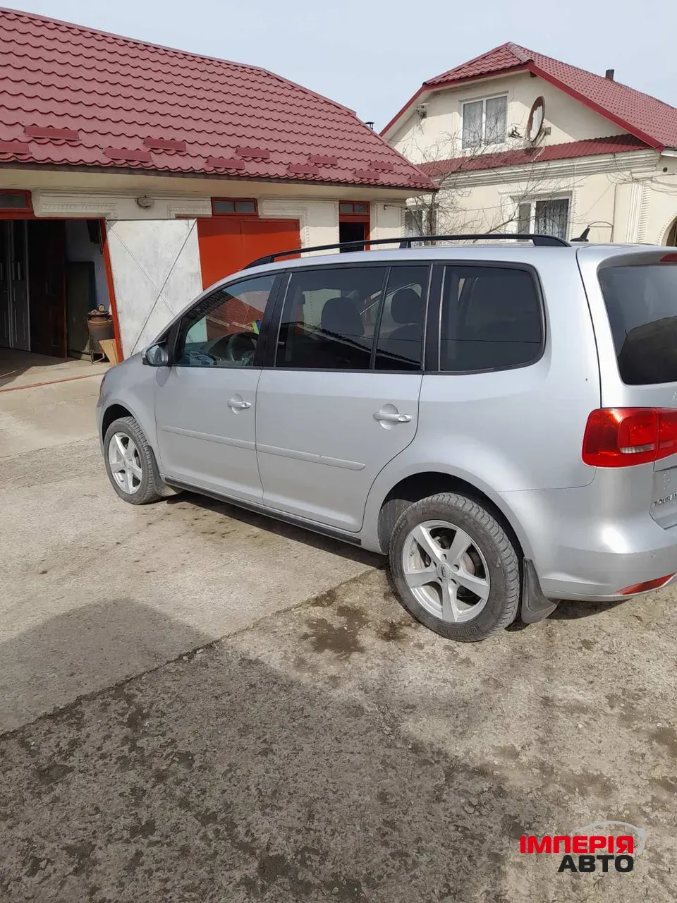 Volkswagen Touran - фото 6