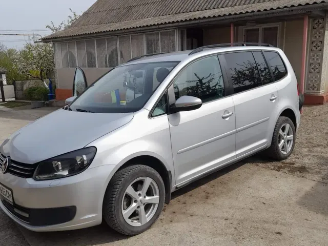 Volkswagen Touran - фото 2