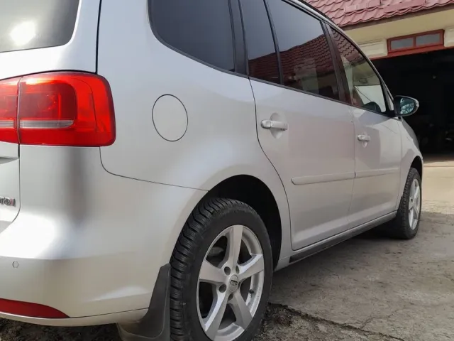 Volkswagen Touran - фото 5