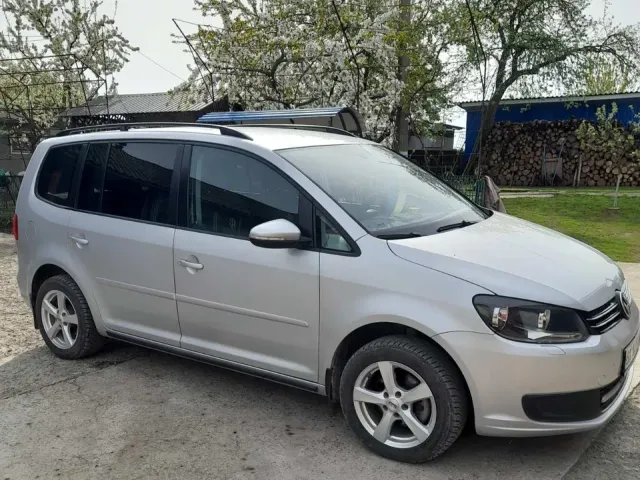 Volkswagen Touran - фото 1