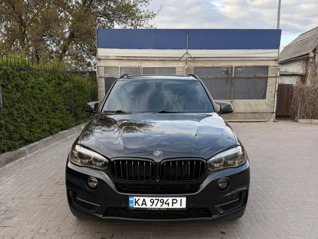 BMW X5 - фото 1