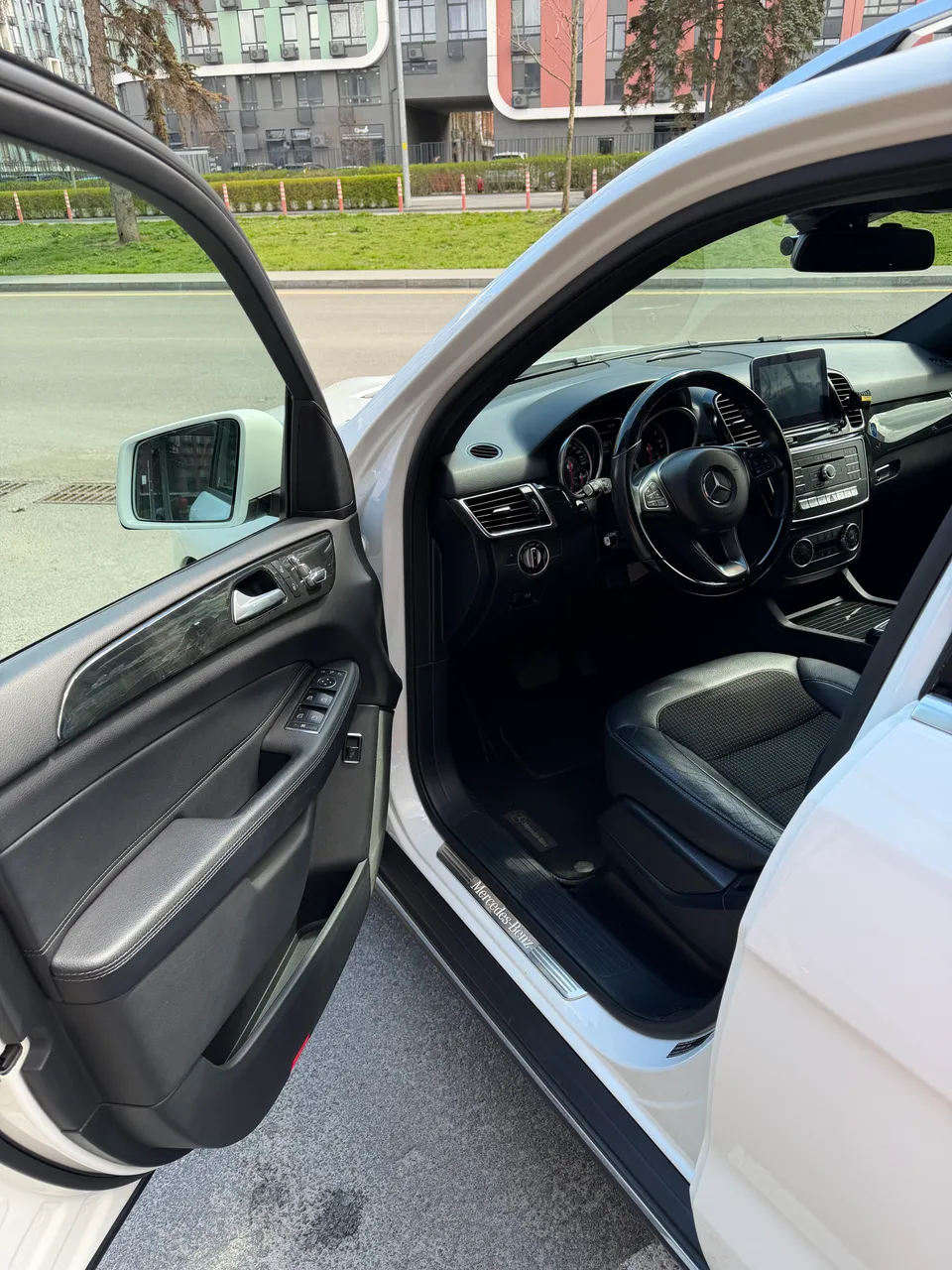 Mercedes-Benz GLE - фото 10