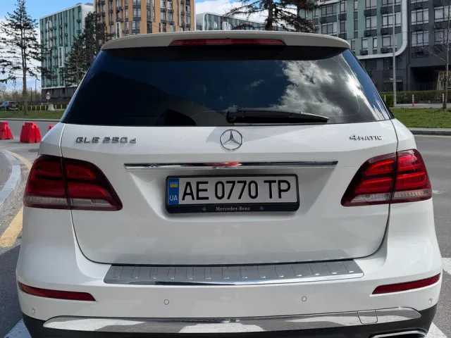 Mercedes-Benz GLE - фото 5