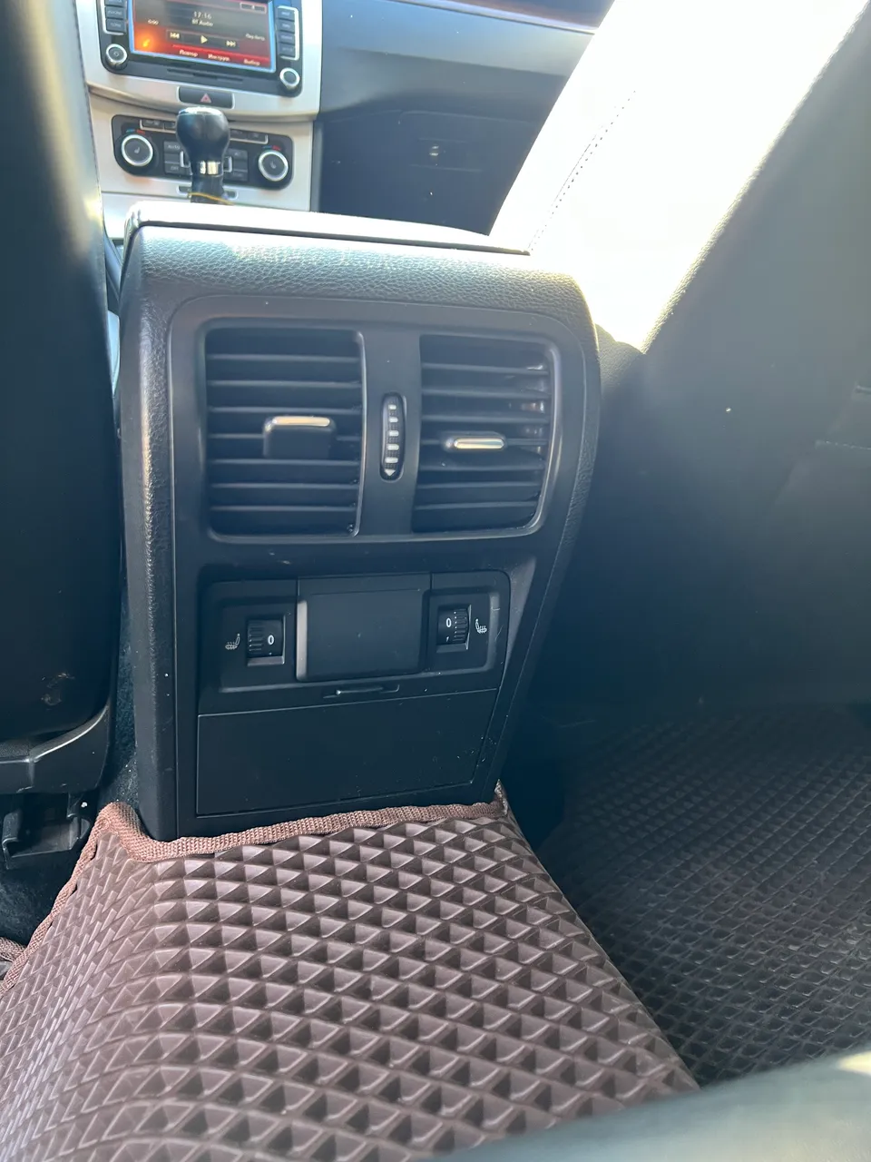 Volkswagen Passat - фото 16