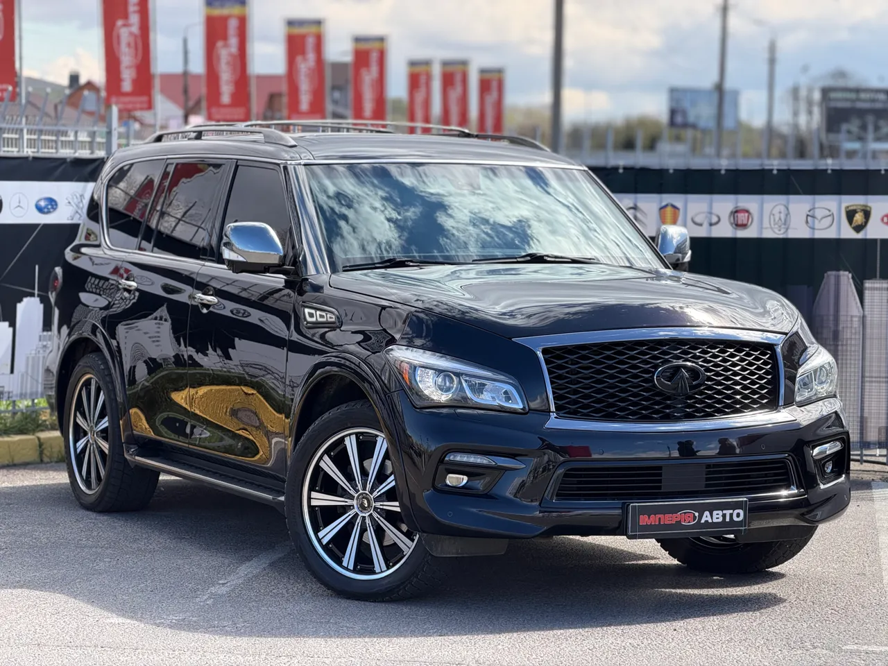 Infiniti QX80 - фото 1