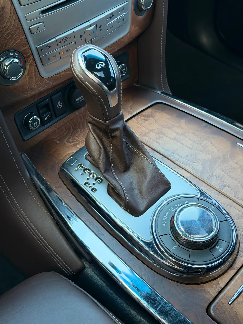 Infiniti QX80 - фото 12