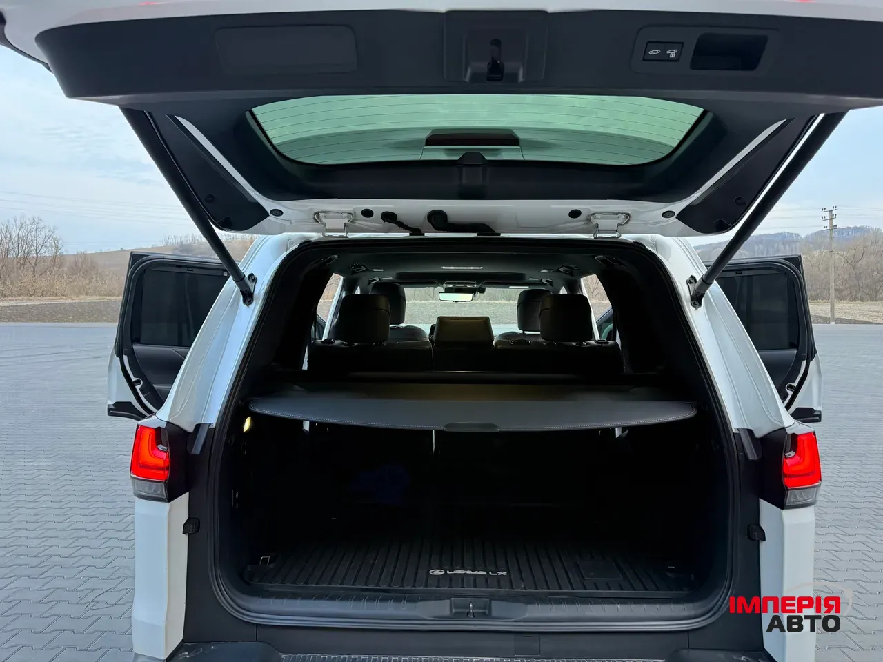 Lexus LX - фото 34