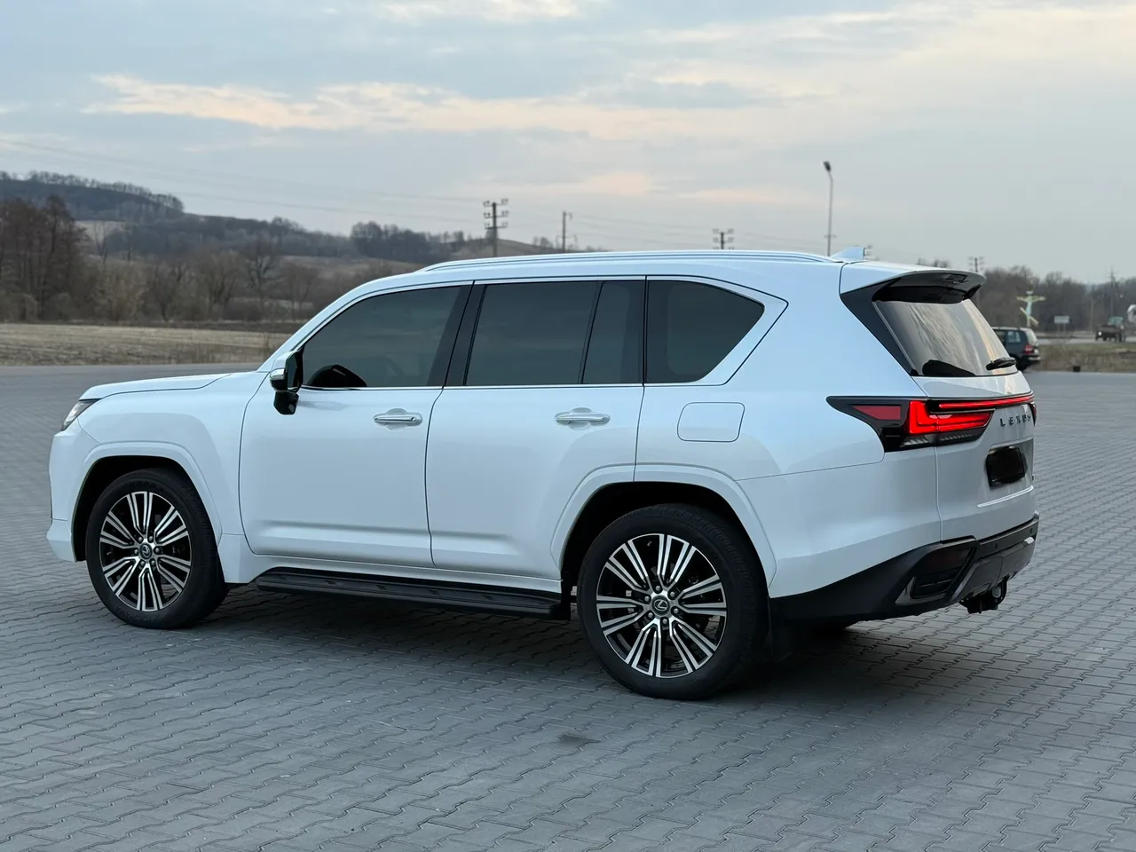 Lexus LX - фото 2