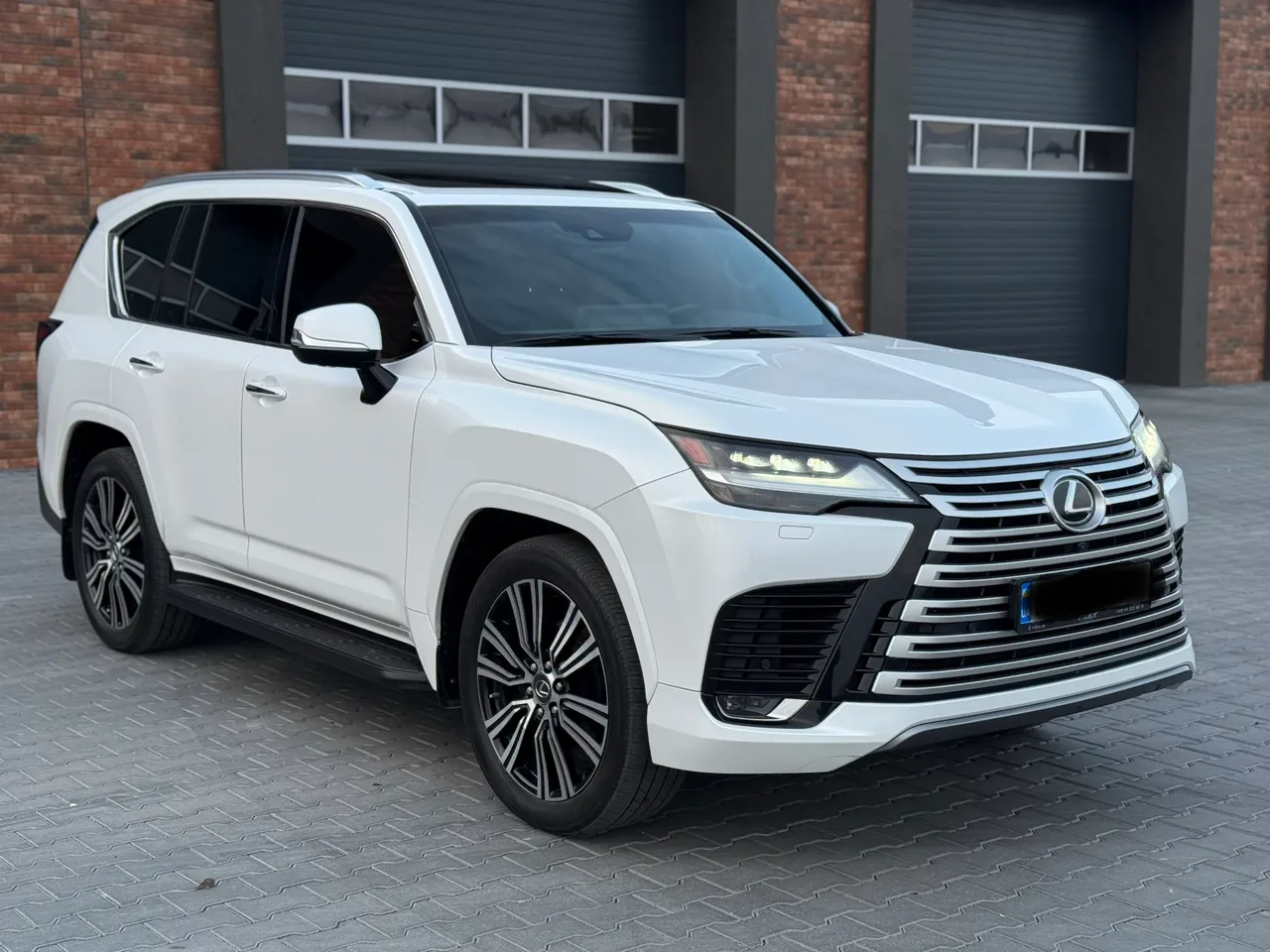Lexus LX - фото 10