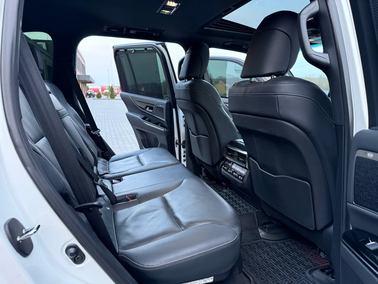 Lexus LX - фото 29