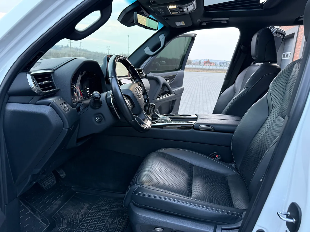 Lexus LX - фото 21