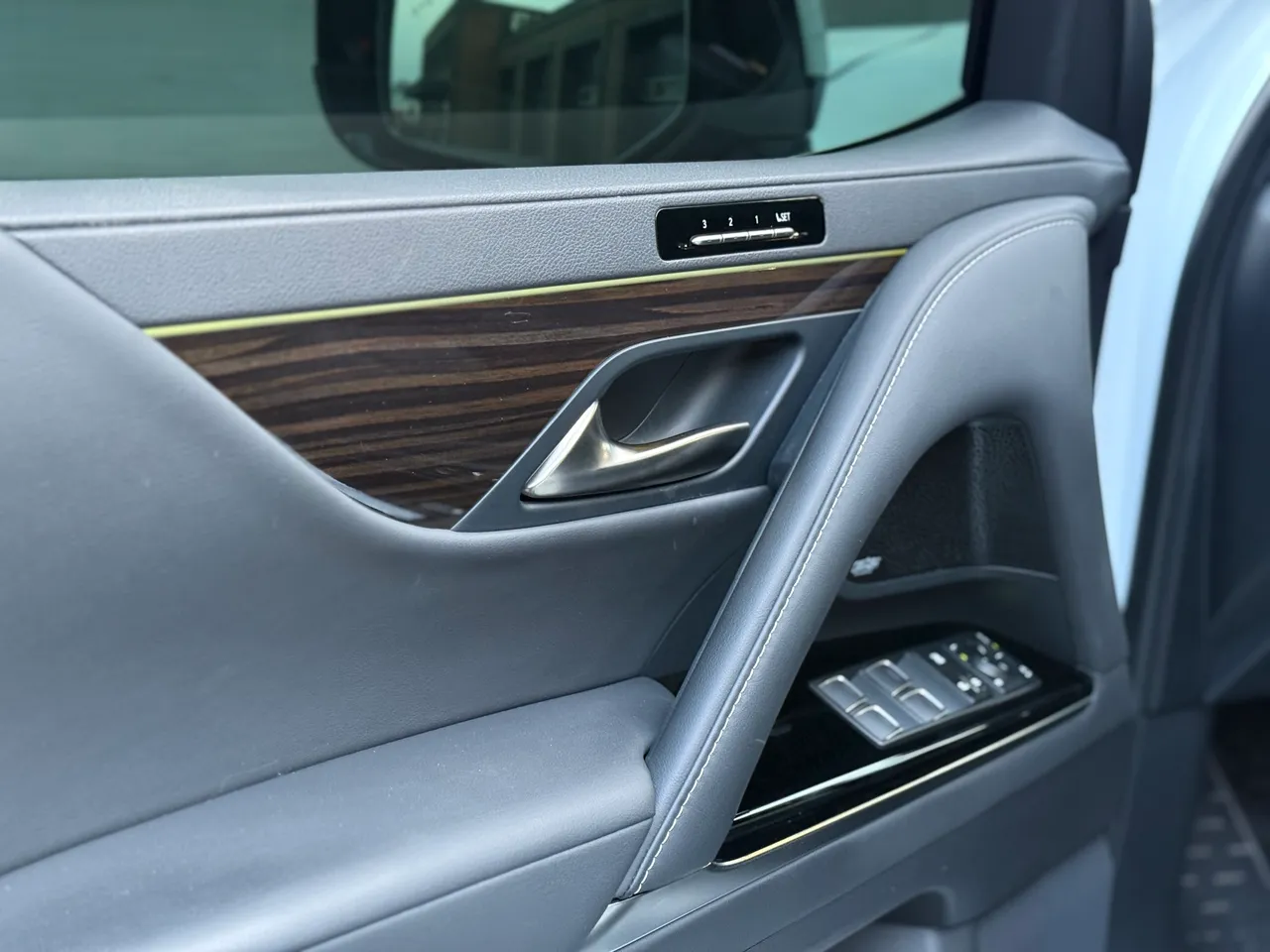 Lexus LX - фото 14