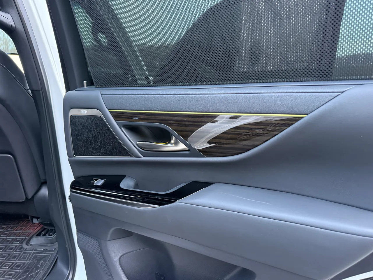 Lexus LX - фото 28