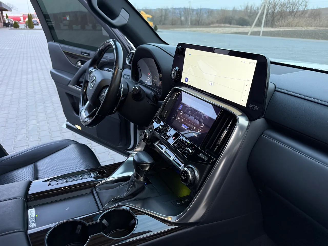 Lexus LX - фото 25