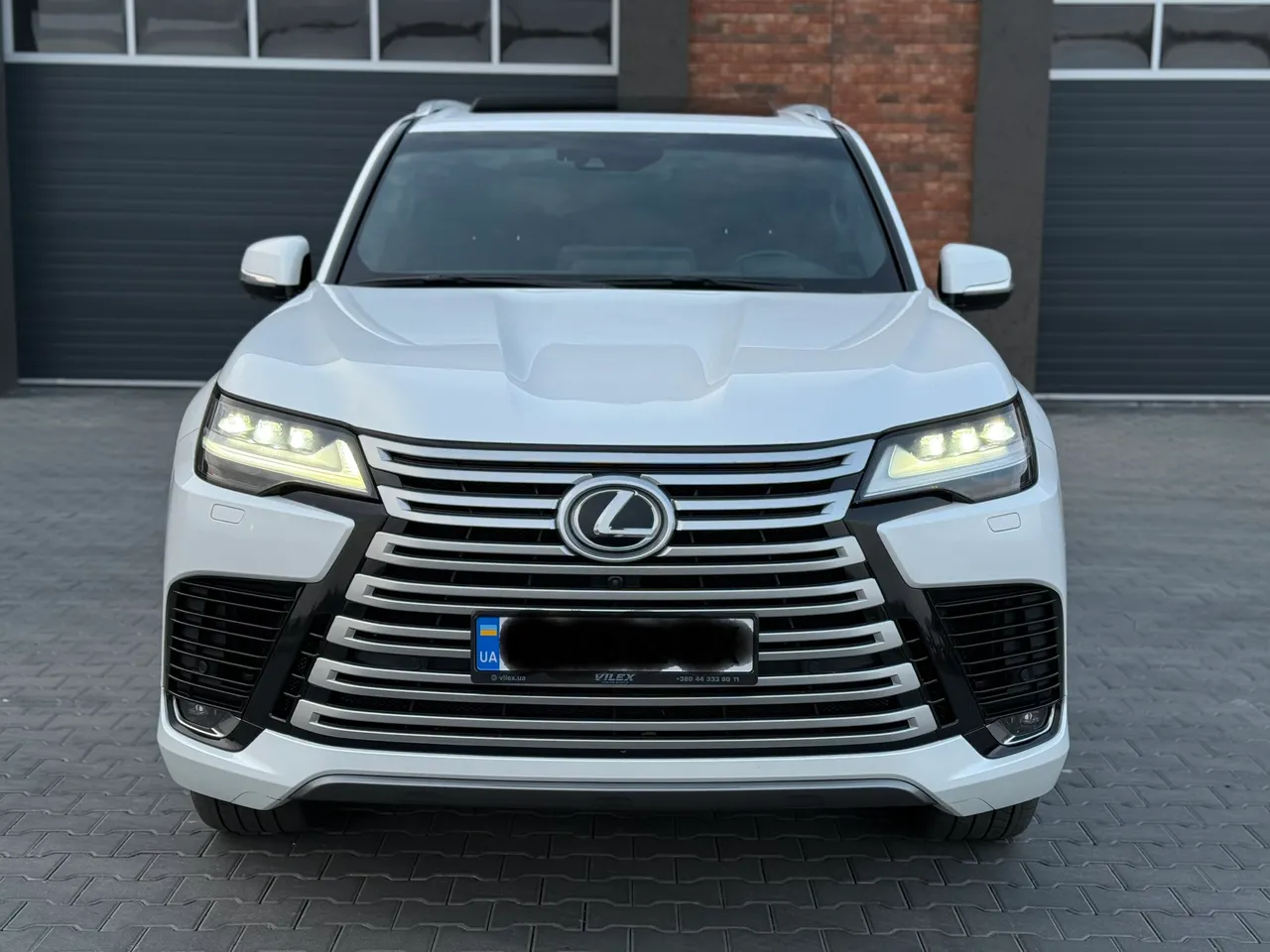 Lexus LX - фото 9