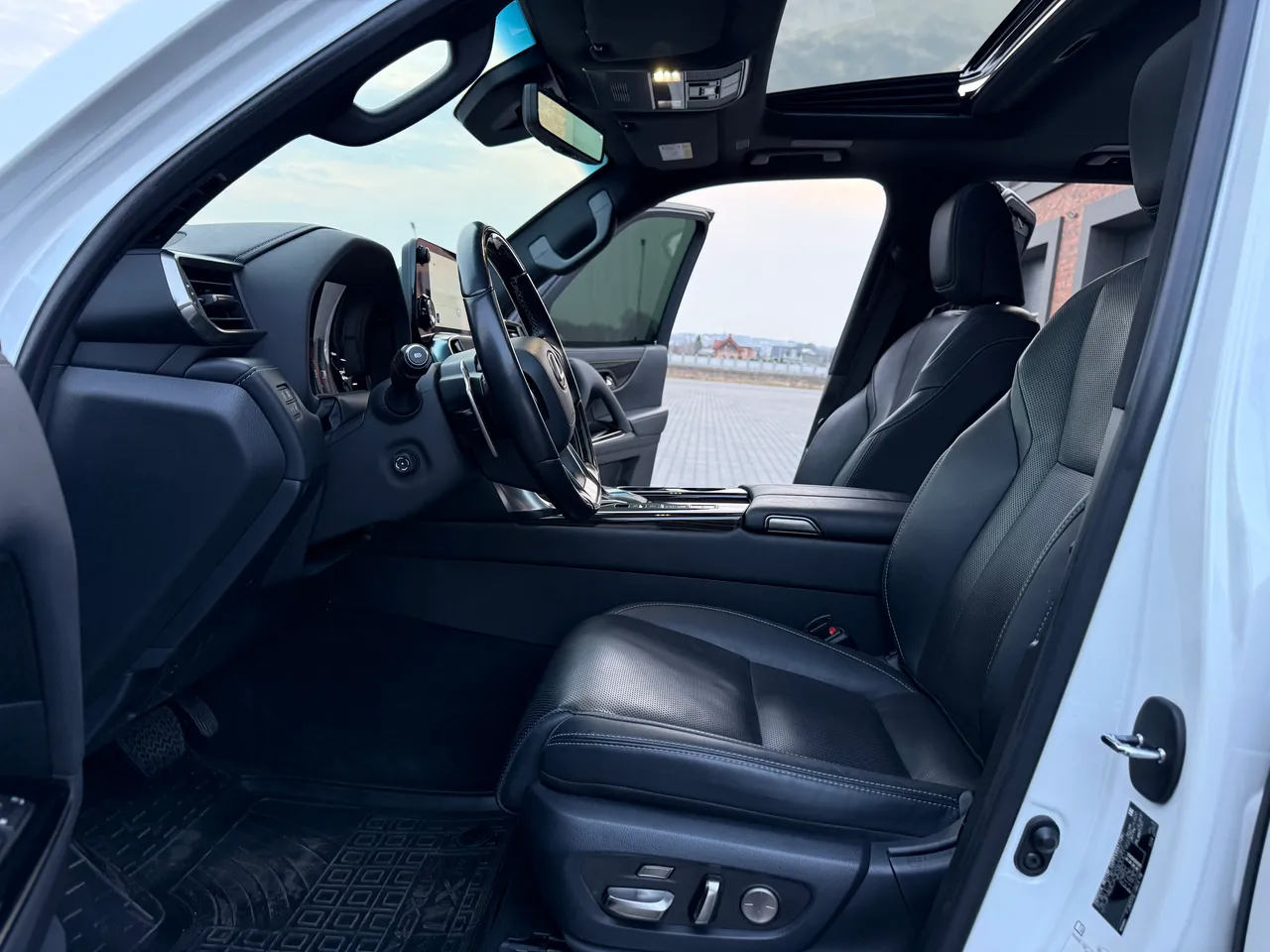 Lexus LX - фото 23